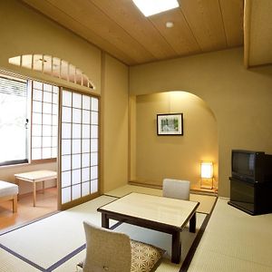 Japanese-Style Family Room